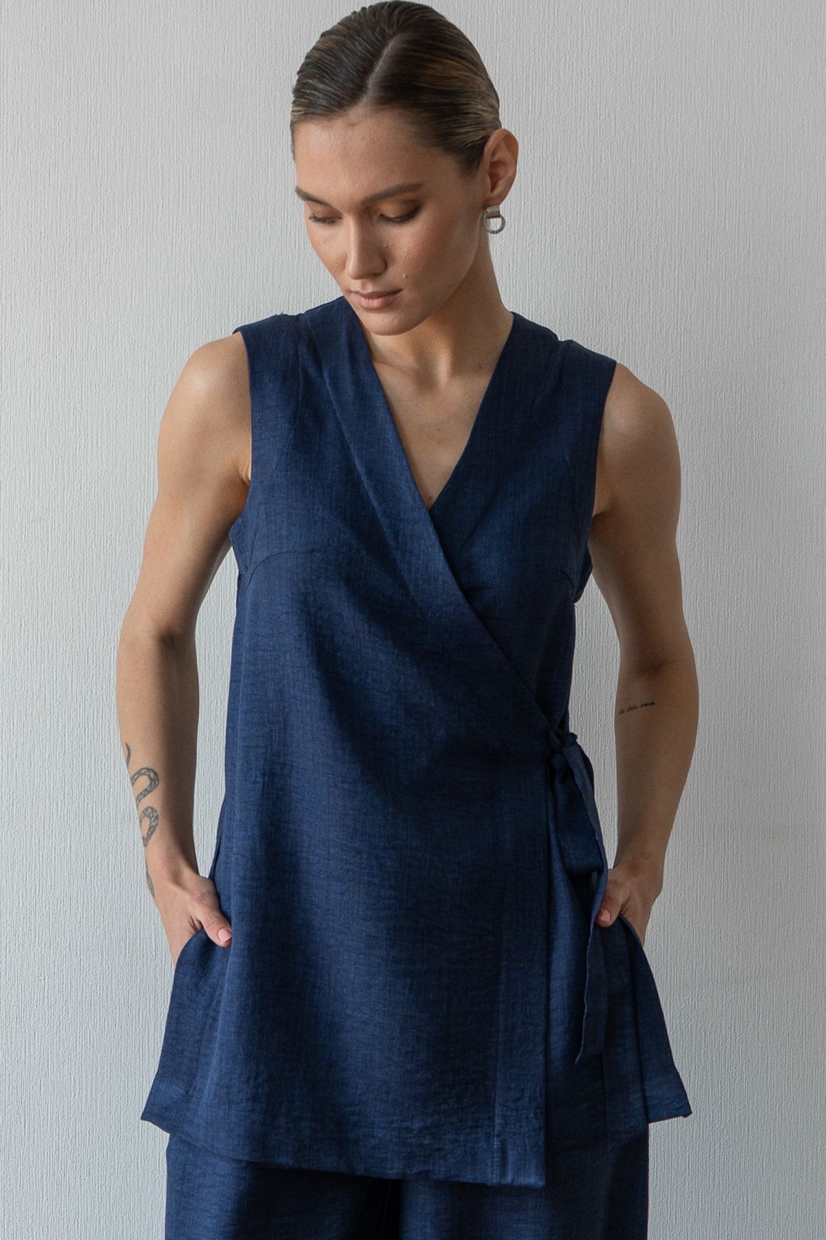 Топ подовжений на запах зі льону Denim LN0093-13-70 фото